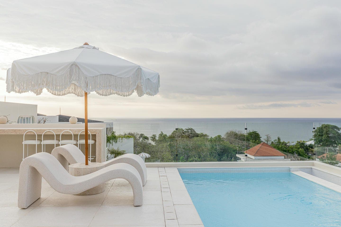 OCEAN VIEW PRIME LOCATION 5 BEDROOM VILLA FOR SALE LEASEHOLD IN DREAMLAND BE-2077 